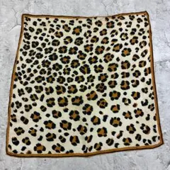 L*y様 総柄　スカーフ　バンダナ　ヒョウ柄　ブラウン系　古着のサムネイル