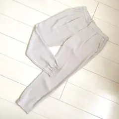 ユニクロ　パンツ　テーパードパンツ
