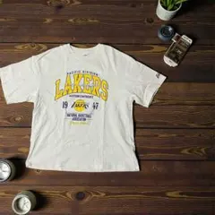 Lakers Tシャツ ホワイト NBAロゴ付きLサイズ古着