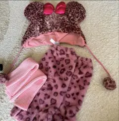 ミニーマウス風ヒョウ柄キャップと手袋セット