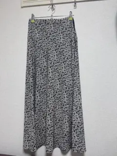 nairoフレアロングスカート 黒白花柄
