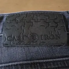 CAST IRON 黒 スリムフィットデニム