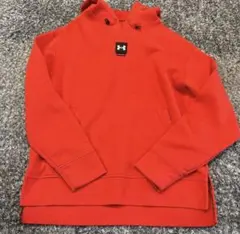 Under Armour 赤 フード付きパーカー Mサイズ