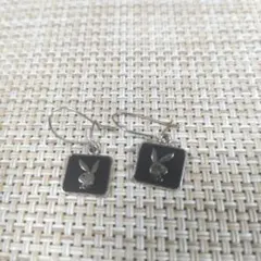 プレイボーイ ロゴ ピアス