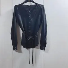 極美品GUESS(ゲス)ブラックサテンシャツカットソー