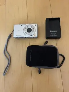 Panasonic LUMIX DMC FS7 本体　デジカメのサムネイル