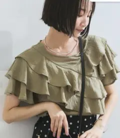 VIS 【新品★タグ付き】 フリルティアードブラウス
