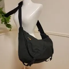 ナイロン製 ブラック ショルダーバッグ