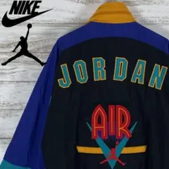 【即完売モデル】ナイキ　バックロゴ　刺繍　ナイロンジャケット