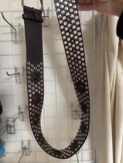 スタッズ付きブラウンレザーベルト