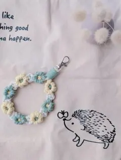 マクラメ編みꕤマクラメ編みꕤお花のハンドストラップ