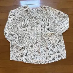 アースミュージック　ブラウスのサムネイル