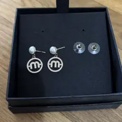 MIU MIU Mロゴ パール アシンメトリー フープピアス - メルカリ