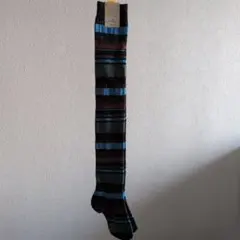 ストライプ柄デザインのハイソックス