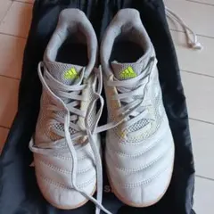 22cm adidas 室内用サッカー．フットサルシューズ