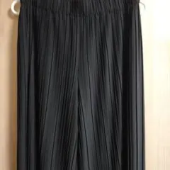 ブラック プリーツ ワイドパンツ