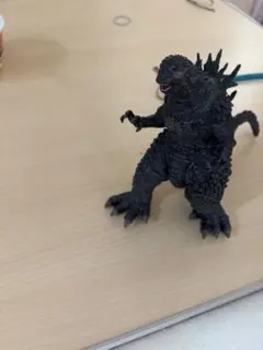 ゴジラ フィギュア 黒 約15cm ゴジラ フィギュア 黒と青 約高さ15cm - メルカリ