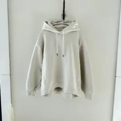 ホワイト　フード付きパーカー Mサイズ　GU 試着のみ　美品