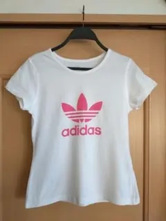 アディダスオリジナルス　ピンクロゴＴシャツ 　レディース・Mサイズ