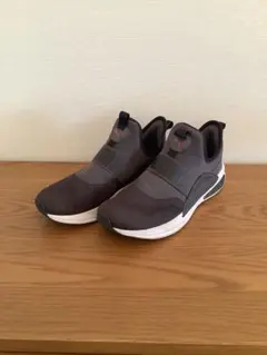 PUMA スリッポンスニーカー グレー　26センチ