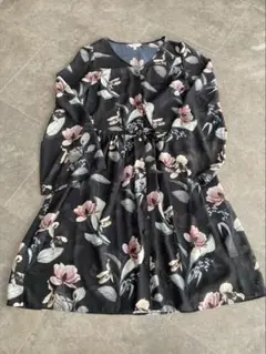 【未使用・美品】MOUSSY花柄 長袖Aラインシアーワンピース 黒