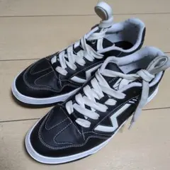 vans upland/ブラック/ホワイト ローカットスニーカー