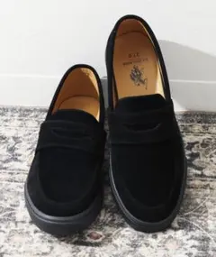 フェイクスウェード エンボスロゴ モカシン シューズ MEN