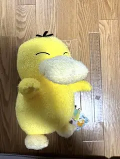 抱きしめコダック　ぬいぐるみ 本体　タカラトミー だきしめコダック ぬいぐるみ TOMY ポケモン - メルカリ