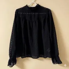 黒いドット柄長袖ブラウス キャンディスリーブ オールシーズンOK コーデ例画像④