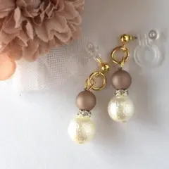 スノーパールとつや消しパールのノンホールピアス(樹脂イヤリング)(P030)
