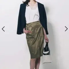 サテンポケットタイトスカート