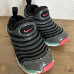 Nike ダイナモフリー16.5スニーカー ブラック/レッド/グリーン