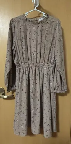 ハニーズ　花柄　長袖ワンピース