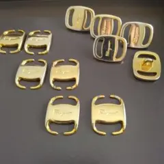 フェラガモ　ボタン　ロゴ刻印入り　ビンテージ　ゴールド