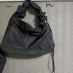 ナイロン製 黒 ショルダーバッグ