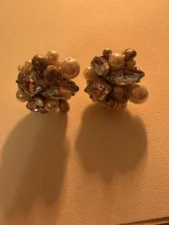 パールとクリスタルのスタッドピアス
