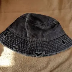 ダークグレー ダメージ加工 バケットハット