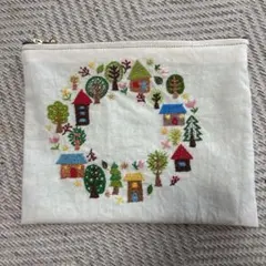 ハンドメイド ポーチ 家と木の刺繍