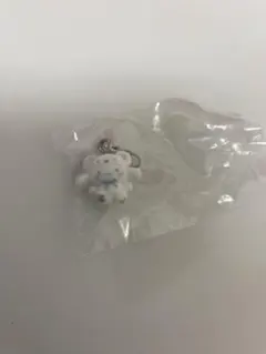 シナモン　カプセルトイ　ガチ　サンリオ　めじるしアクセサリー　ふわふわスノー