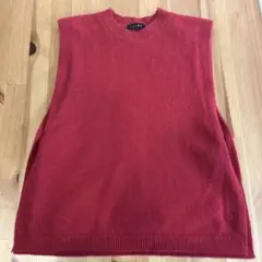 TRUBE レッド ノースリーブニット　サイドスリット