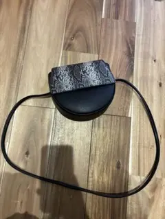 チャオパニック　パイソン柄 ショルダーバッグ ブラック ハーフムーン型