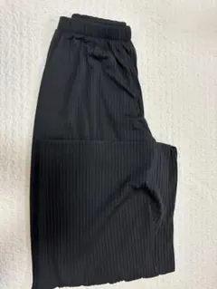 UNIQLO プリーツストレートパンツ S