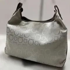 美品 サルヴァトーレフェラガモ ショルダーバッグ A4可 肩掛け可ガンチーニ総柄