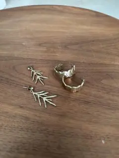 葉デザイン　フープ　ゴールド　金色　ピアスセット