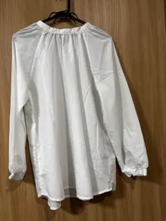 a.v.v白の長袖シャツ