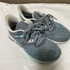 ニューバランス　ランニングシューズ　レディース