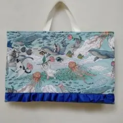 SALE!大きめトートバッグ　　おとぎの国の猫と仲間たち　ハンドメイド