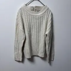 earth アイボリー ケーブル編みプルオーバーセーター
