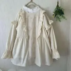 新品★サマンサモスモス★チャコール⋆お花立体刺繍⁺ふんわりフリルチュニック