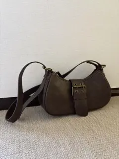 ブラウンレザーショルダーバッグ バックル付き